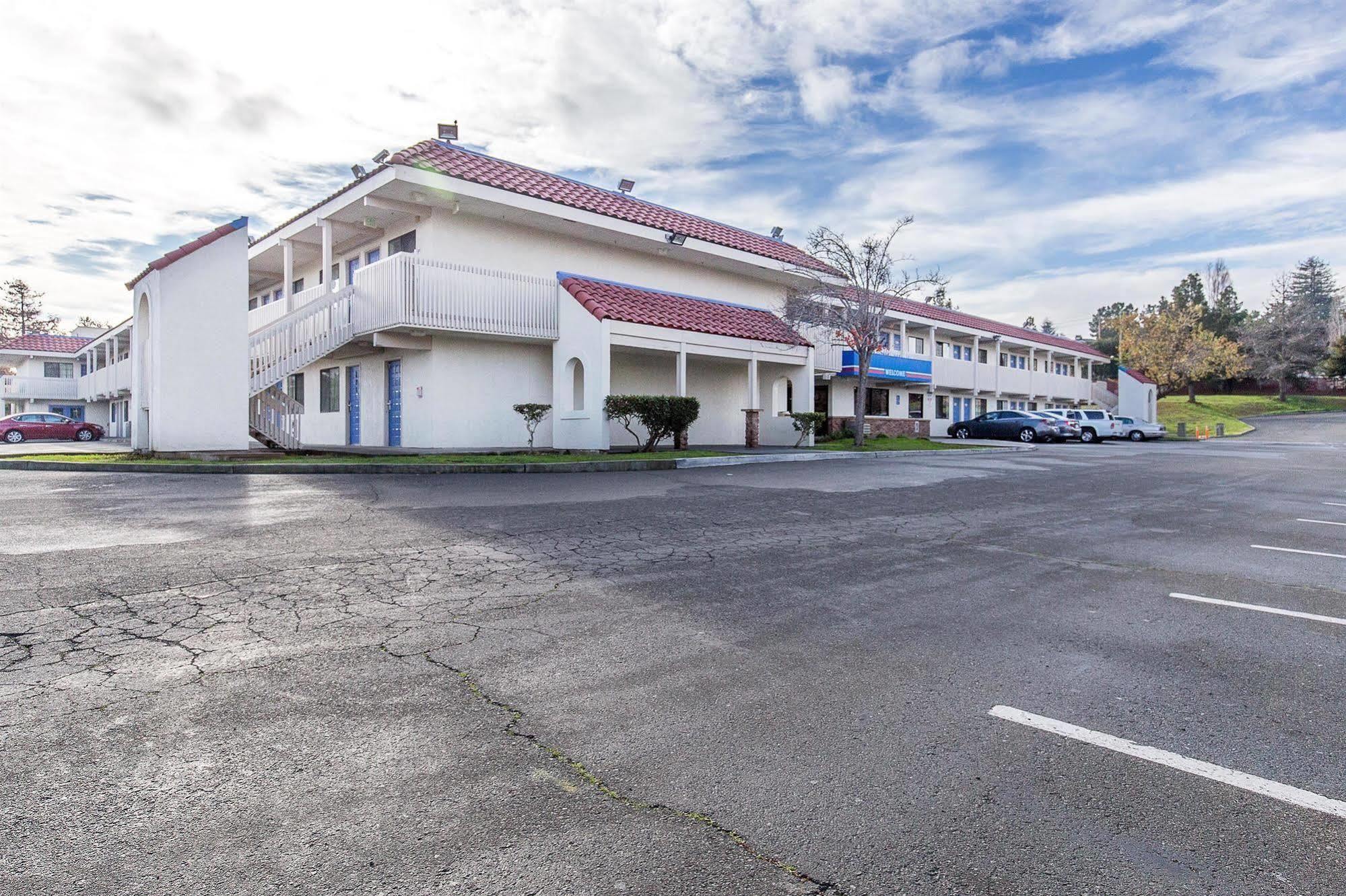 Motel 6 Vallejo - Maritime North Eksteriør billede