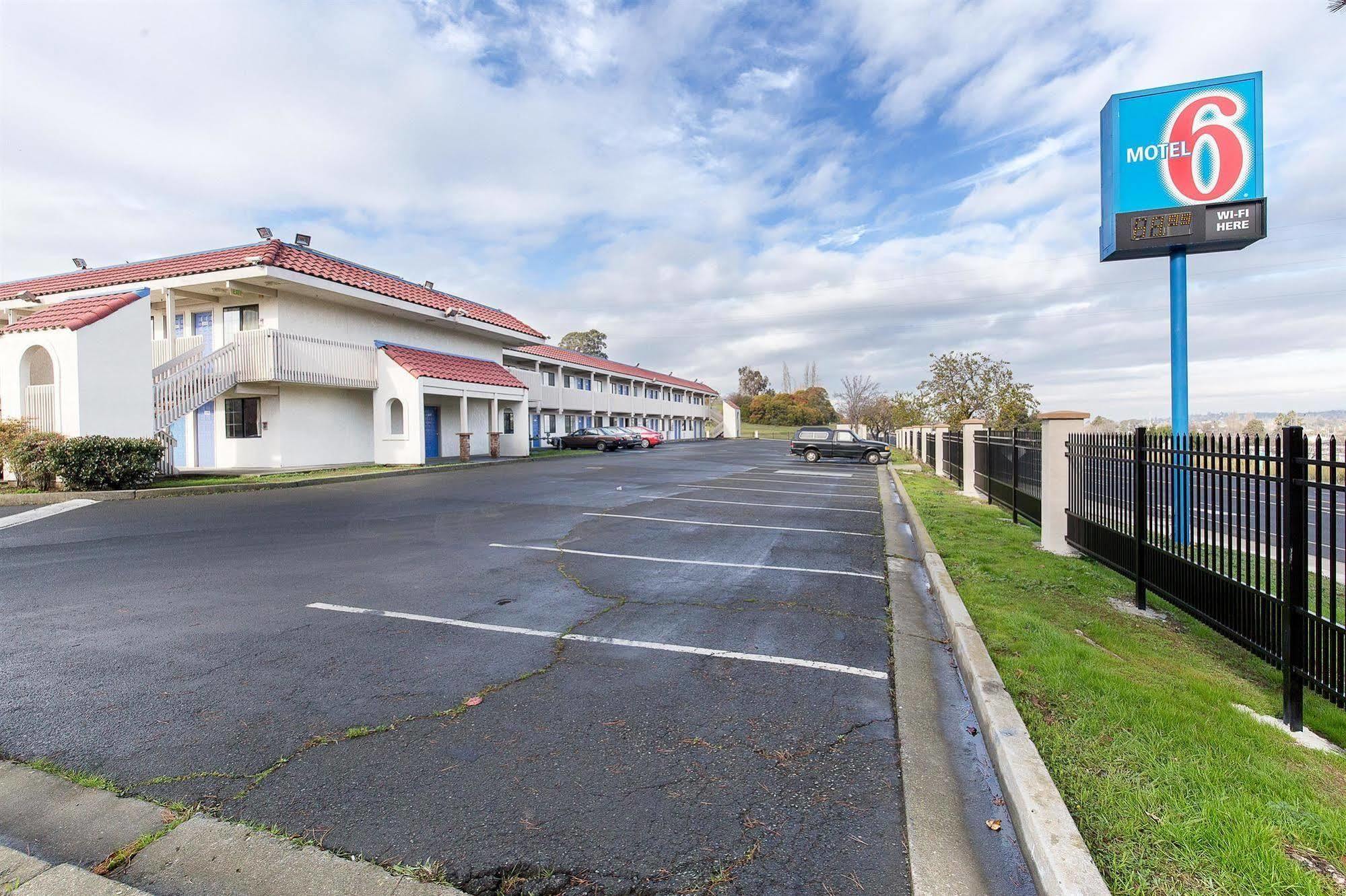 Motel 6 Vallejo - Maritime North Eksteriør billede